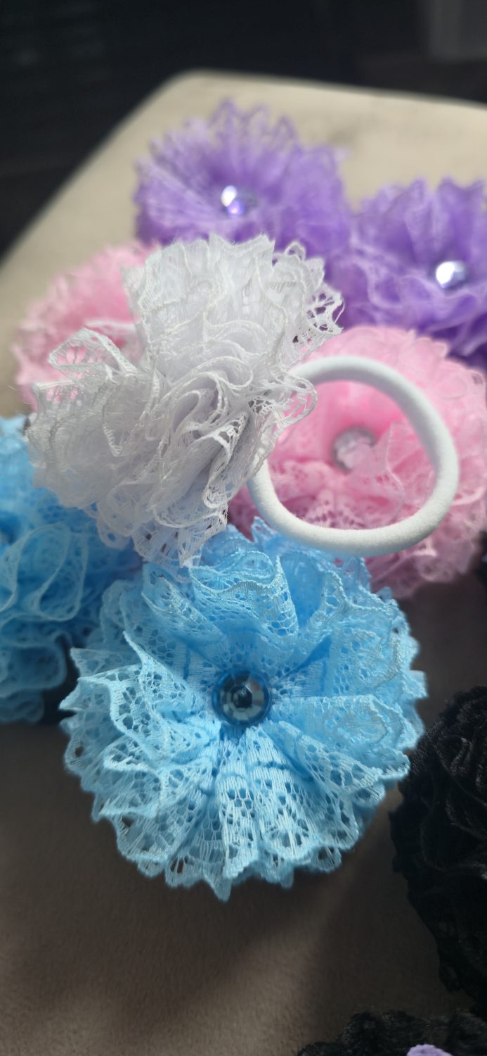 Lace hair bow🎀 ( 2 bows) Lace hair bow🎀 ( 2 bows)