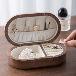 Shigooo heart shaped travel jewelry case
