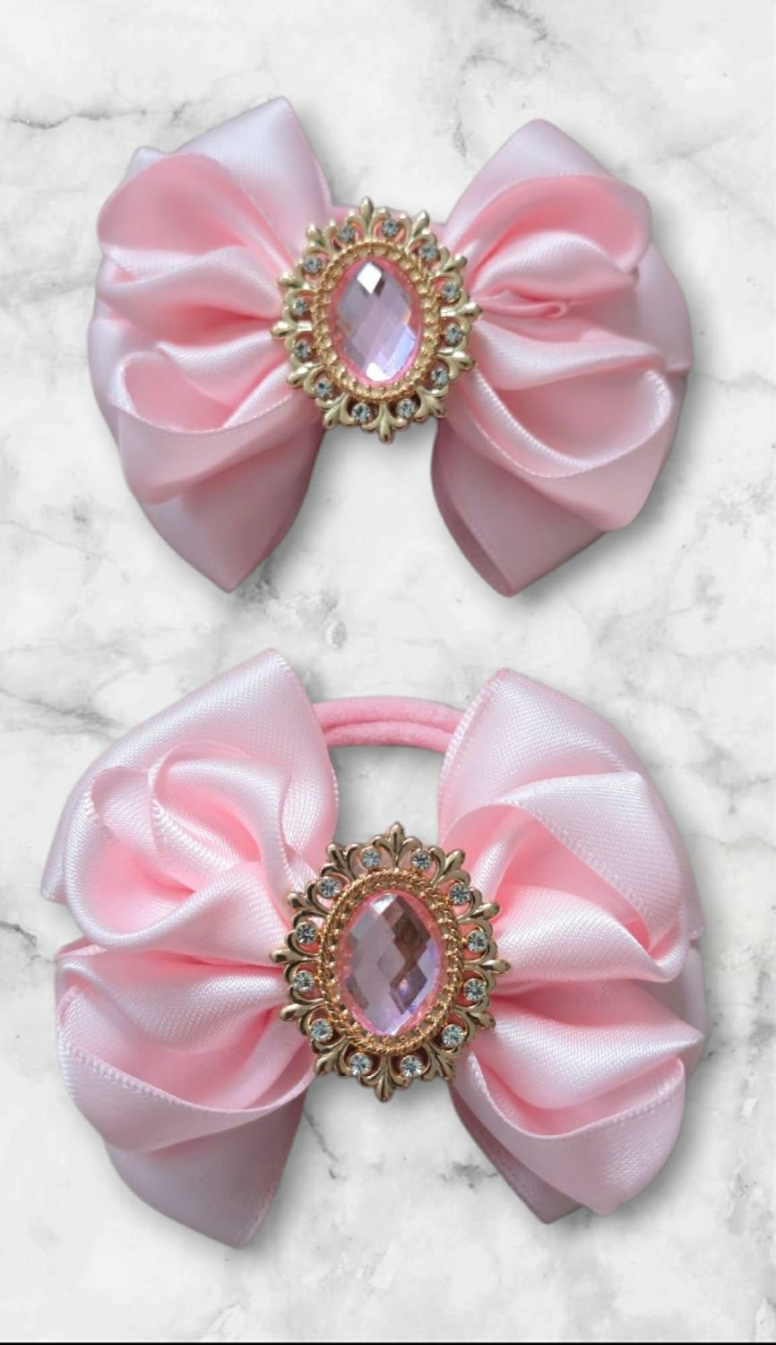 Gift box with hair clip and hair bows" The Ultimate Pink Delight" ( 7 in 1) Gift box with hair clip and hair bows" The Ultimate Pink Delight" ( 7 in 1)