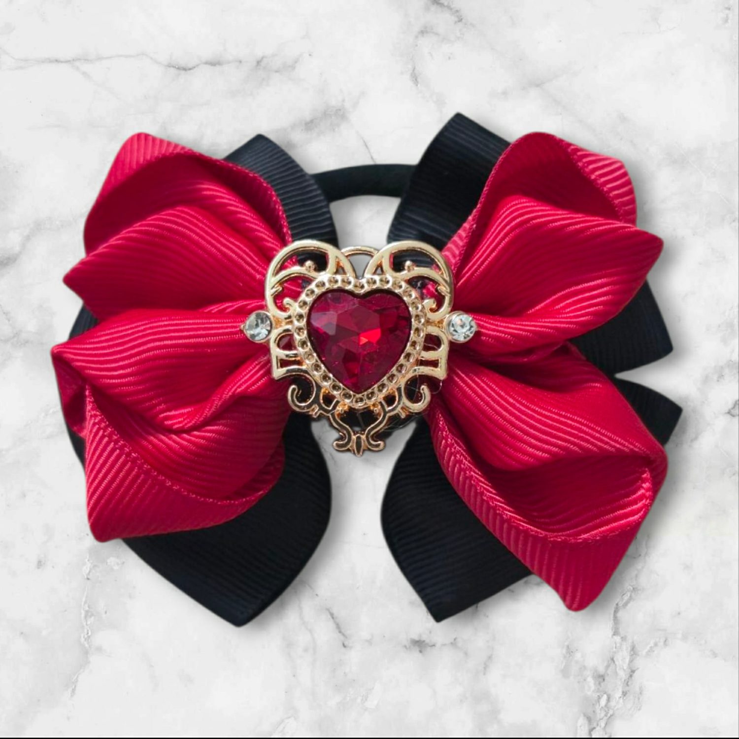 Gift box with hair clip and hair bows pretty dark red colors! (6 in 1) Gift box with hair clip and hair bows pretty dark red colors! (6 in 1)