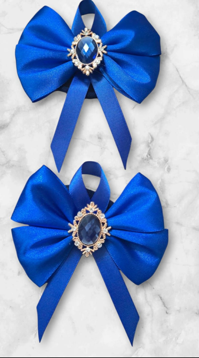 Gift box with hair clip and hair bows pretty in royal blue (5 in 1) Gift box with hair clip and hair bows pretty in royal blue (5 in 1)