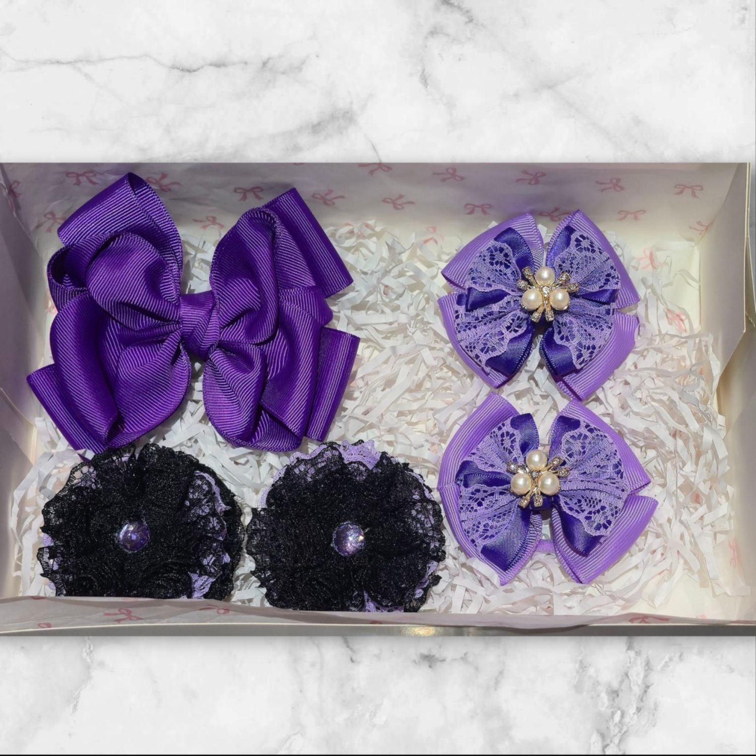 Gift box with hair clip and hairbows pretty in purple (5 in 1) Gift box with hair clip and hairbows pretty in purple (5 in 1)