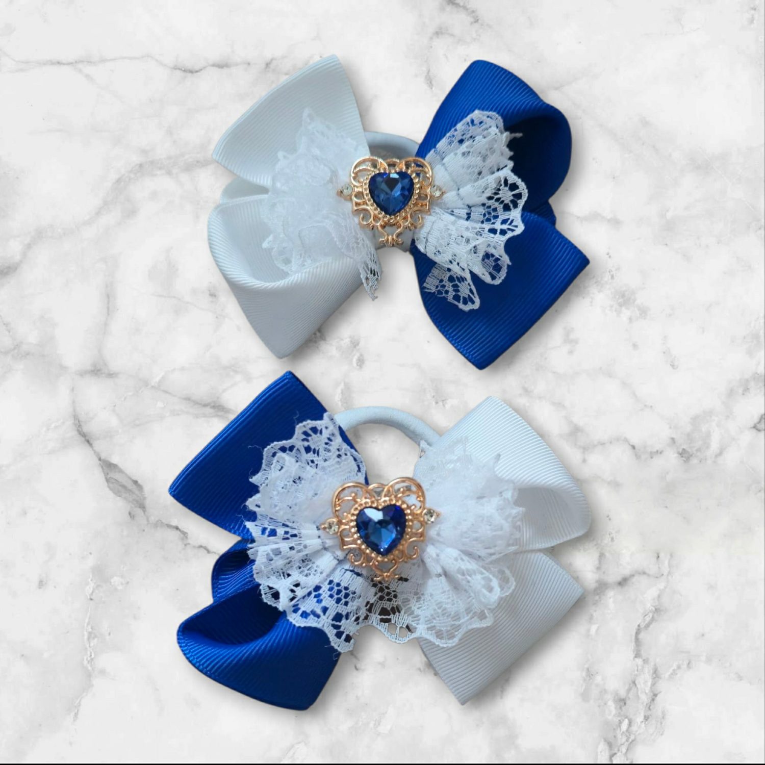Gift box with hair clip and hair bows pretty in royal blue (5 in 1) Gift box with hair clip and hair bows pretty in royal blue (5 in 1)