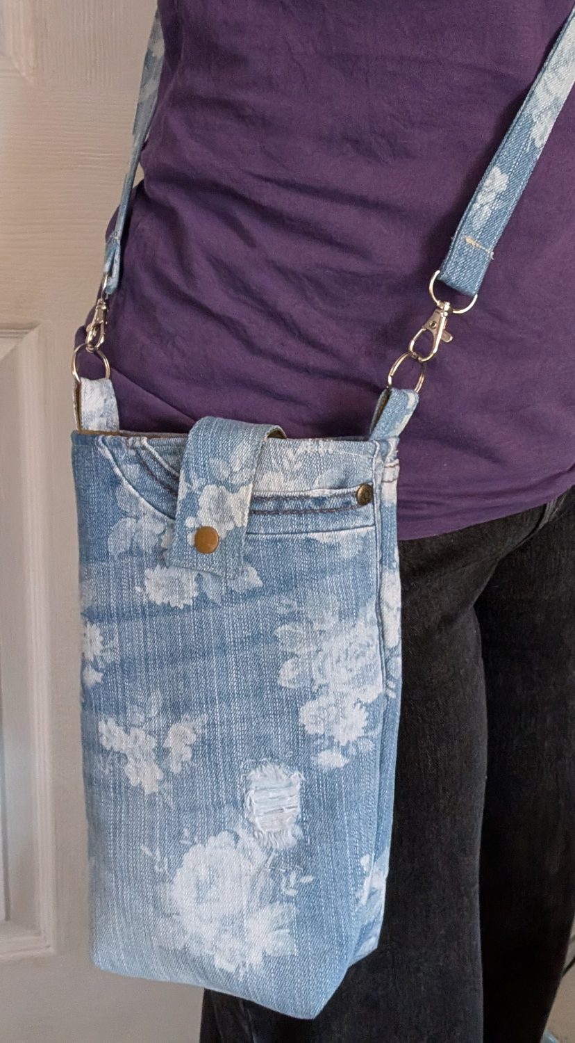 Floral pattern denim cross body handbag Floral pattern denim cross body handbag