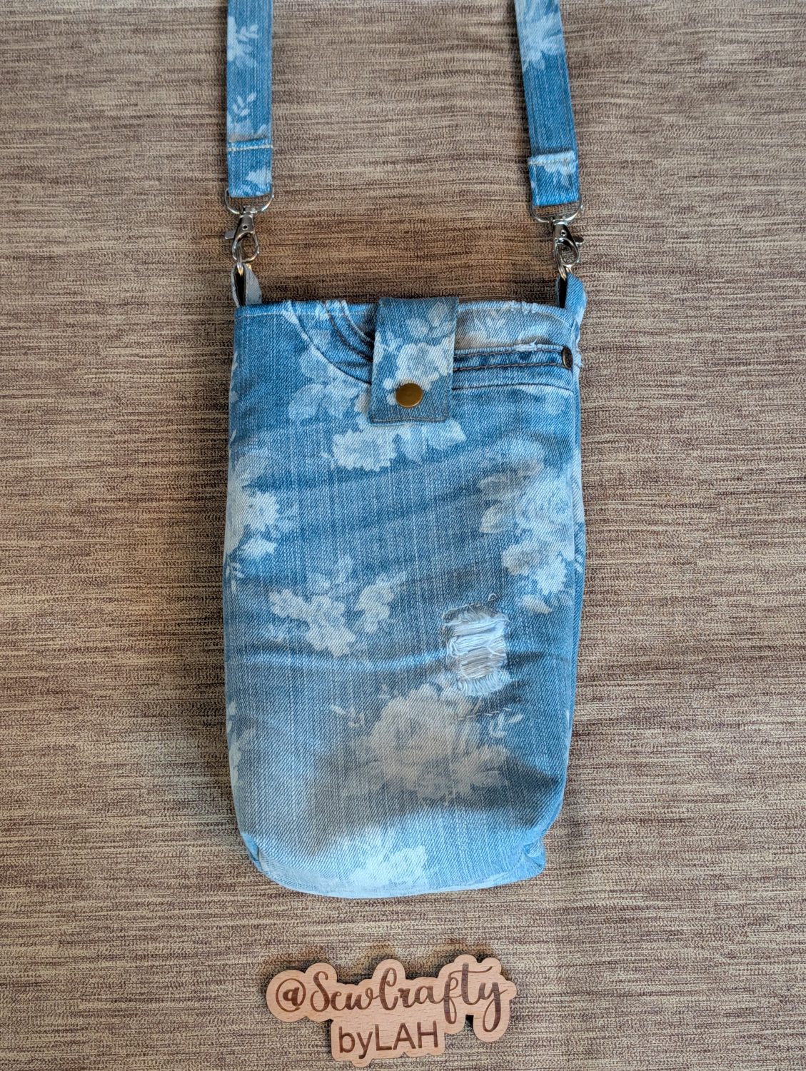 Floral pattern denim cross body handbag Floral pattern denim cross body handbag