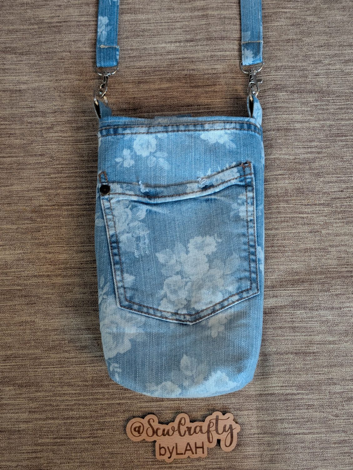 Floral pattern denim cross body handbag Floral pattern denim cross body handbag