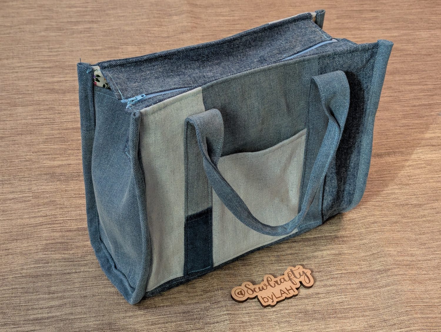 Denim multi-pocket hand bag Denim multi-pocket hand bag