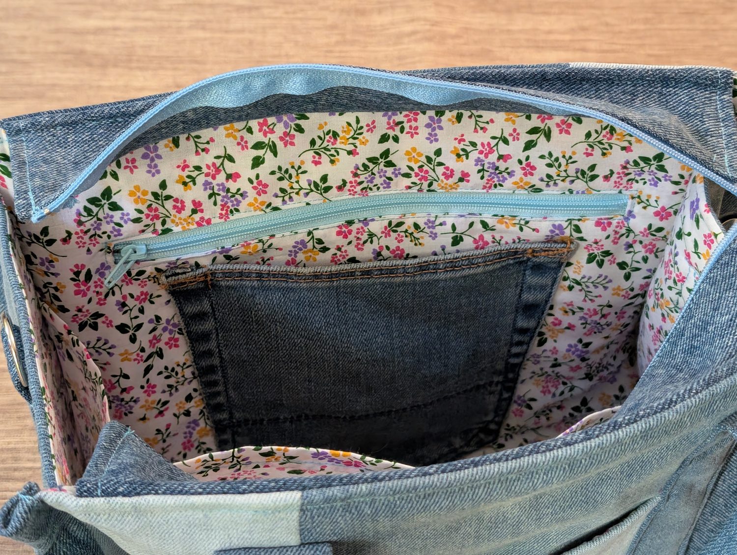 Denim multi-pocket hand bag Denim multi-pocket hand bag