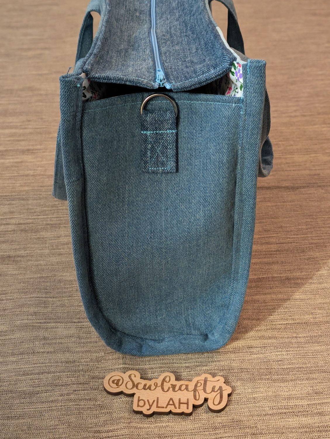 Denim multi-pocket hand bag Denim multi-pocket hand bag