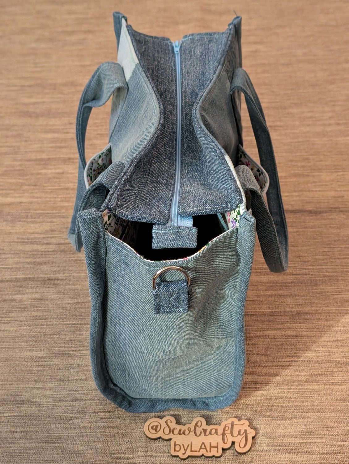 Denim multi-pocket hand bag Denim multi-pocket hand bag