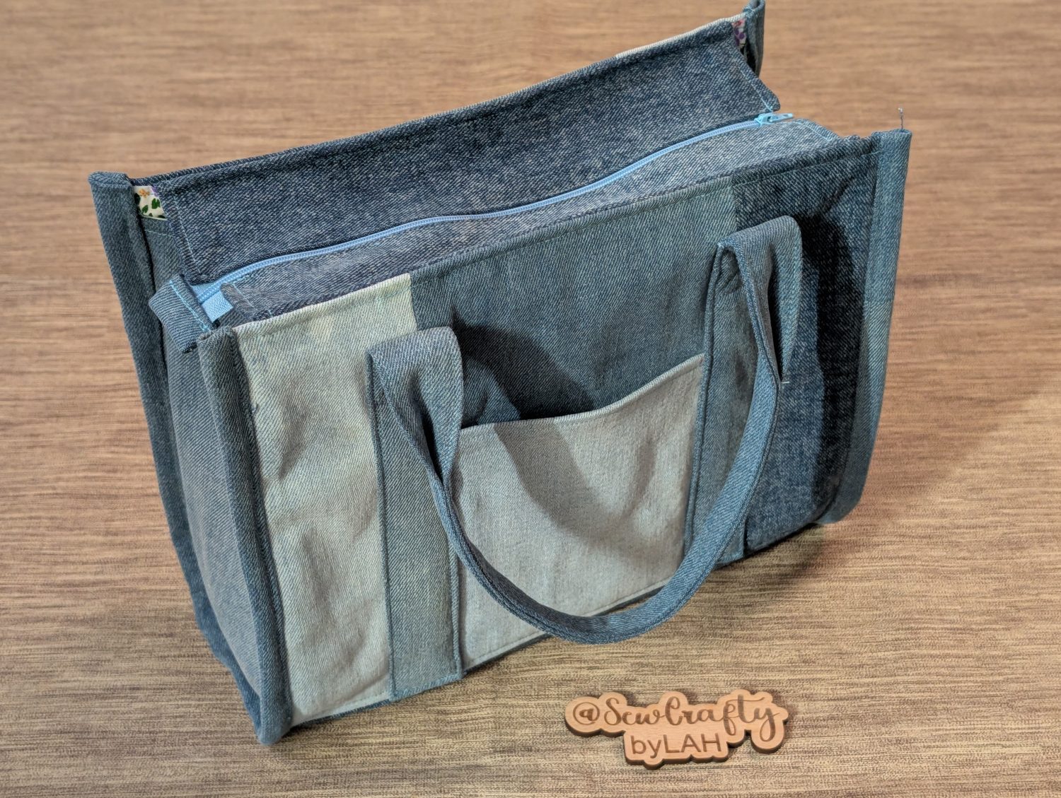 Denim multi-pocket hand bag Denim multi-pocket hand bag