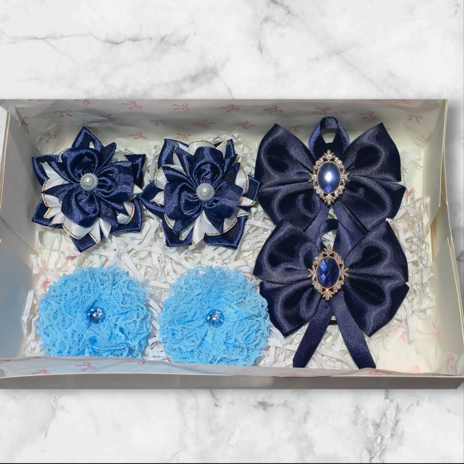 Gift box with hairbows collection in navy blue color! (6 in 1) Gift box with hairbows collection in navy blue color! (6 in 1)