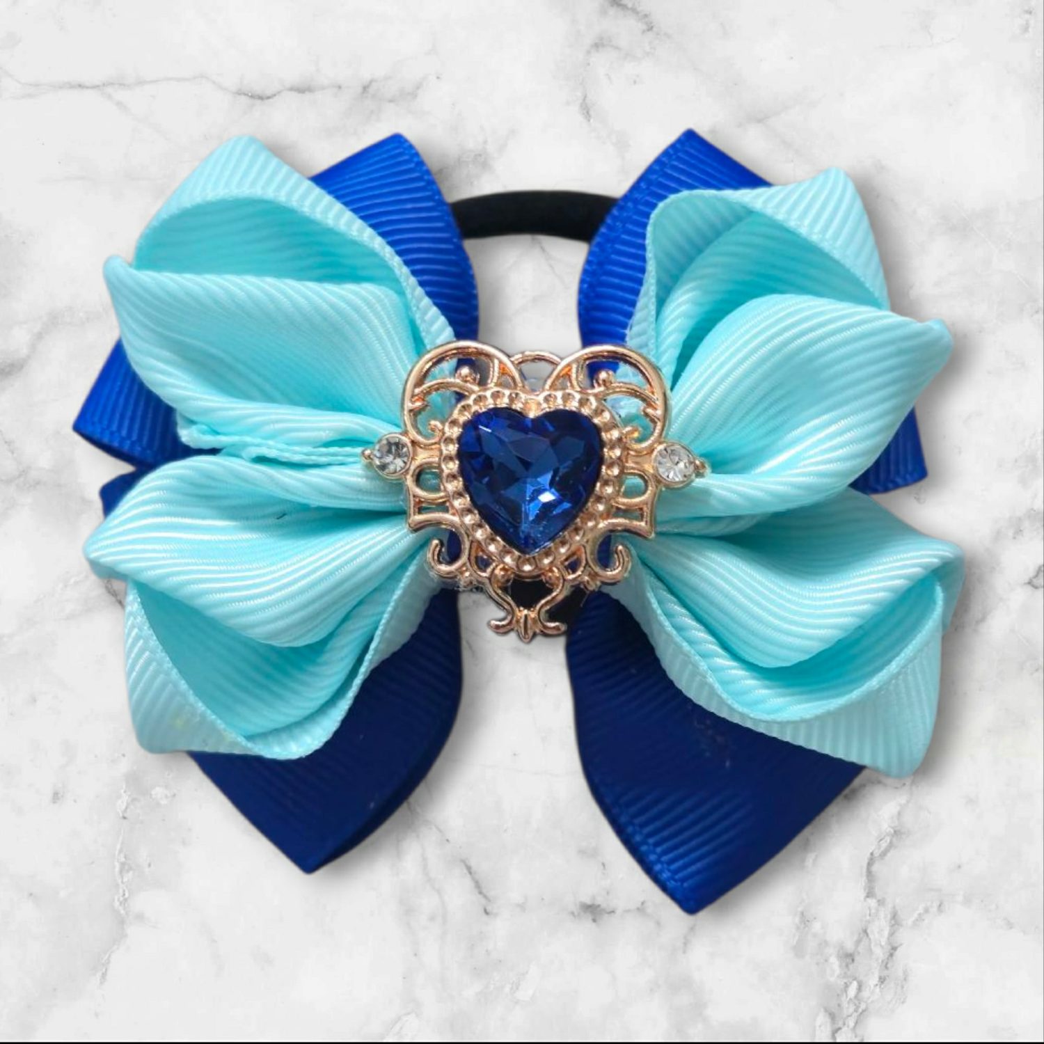 Gift box with hair clip and hairbows collection in lighy blue color (6 in 1) Gift box with hair clip and hairbows collection in lighy blue color (6 in 1)