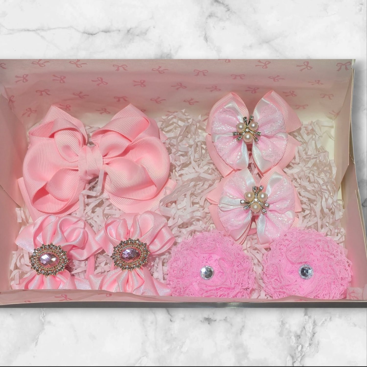 Gift box with hair clip and hair bows" The Ultimate Pink Delight" ( 7 in 1) Gift box with hair clip and hair bows" The Ultimate Pink Delight" ( 7 in 1)