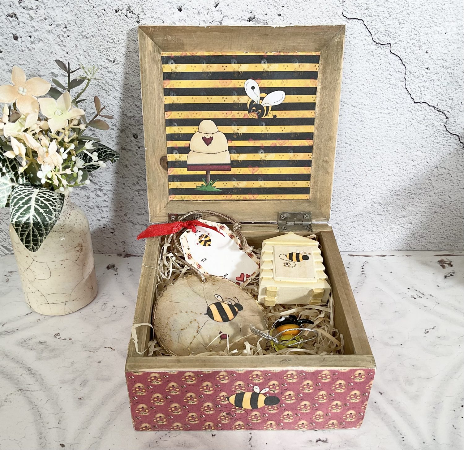 Bee Decoupaged Gift Box with Handmade Contents Bee Decoupaged Gift Box with Handmade Contents