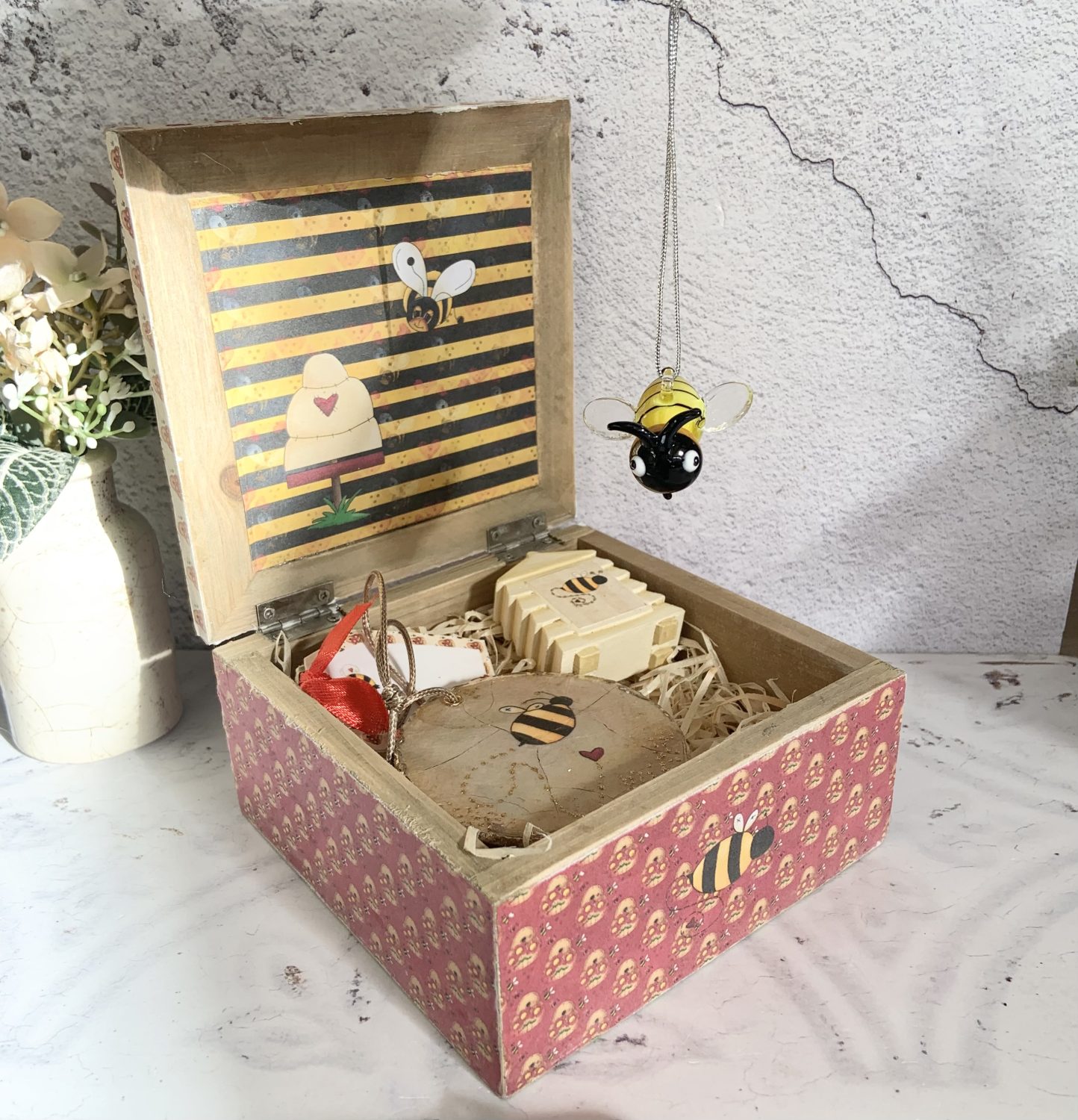 Bee Decoupaged Gift Box with Handmade Contents Bee Decoupaged Gift Box with Handmade Contents