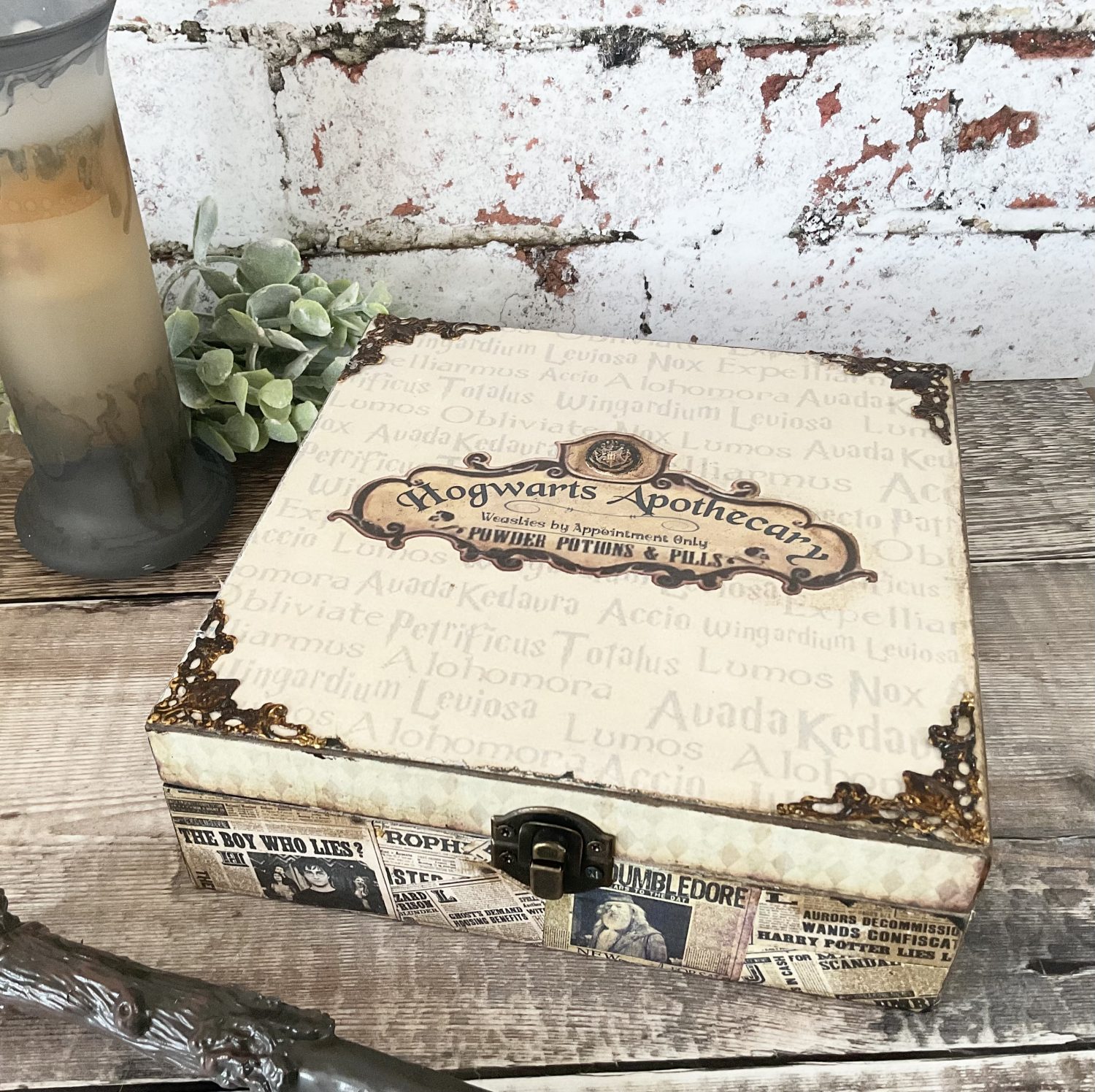 Collectable Harry Potter Memorabilia, Apothecary Box with Potion Bottles Collectable Harry Potter Memorabilia, Apothecary Box with Potion Bottles