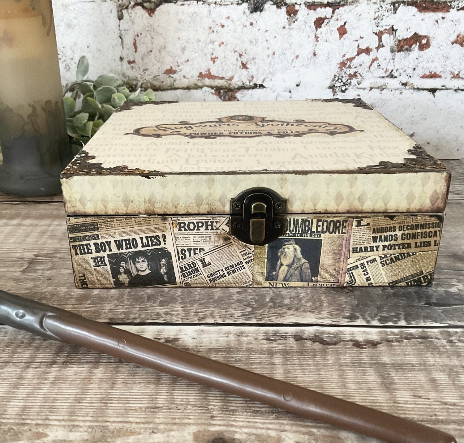 Collectable Harry Potter Memorabilia, Apothecary Box with Potion Bottles Collectable Harry Potter Memorabilia, Apothecary Box with Potion Bottles