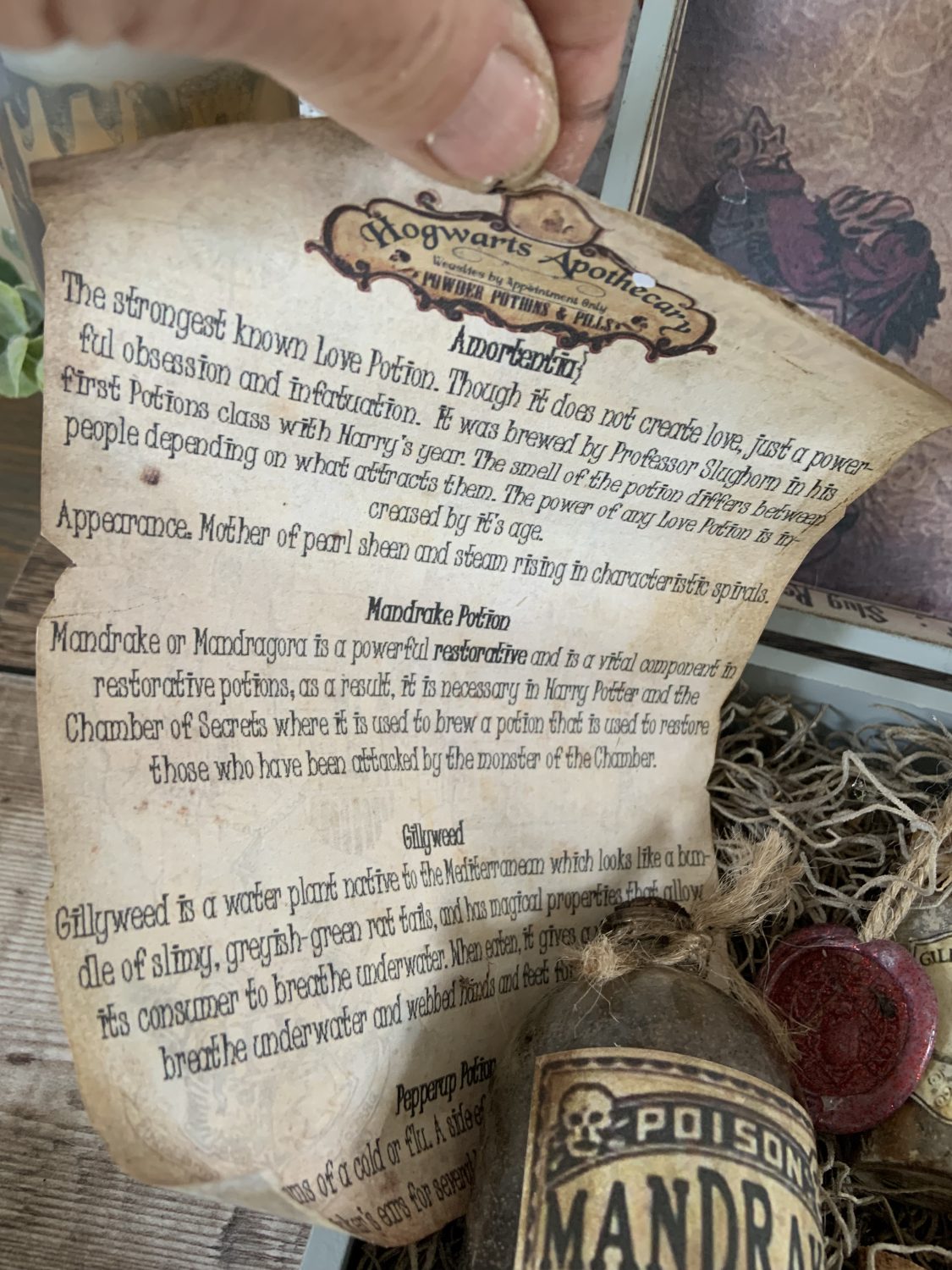 Collectable Harry Potter Memorabilia, Apothecary Box with Potion Bottles Collectable Harry Potter Memorabilia, Apothecary Box with Potion Bottles