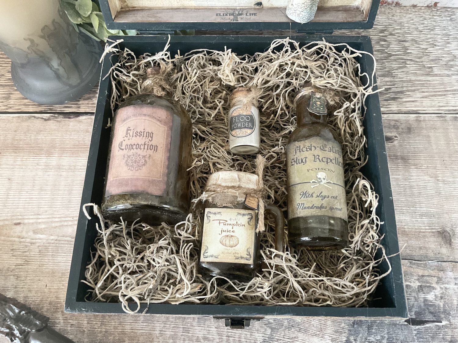 Collectable Harry Potter Memorabilia, Apothecary Box with Potion Bottles Collectable Harry Potter Memorabilia, Apothecary Box with Potion Bottles