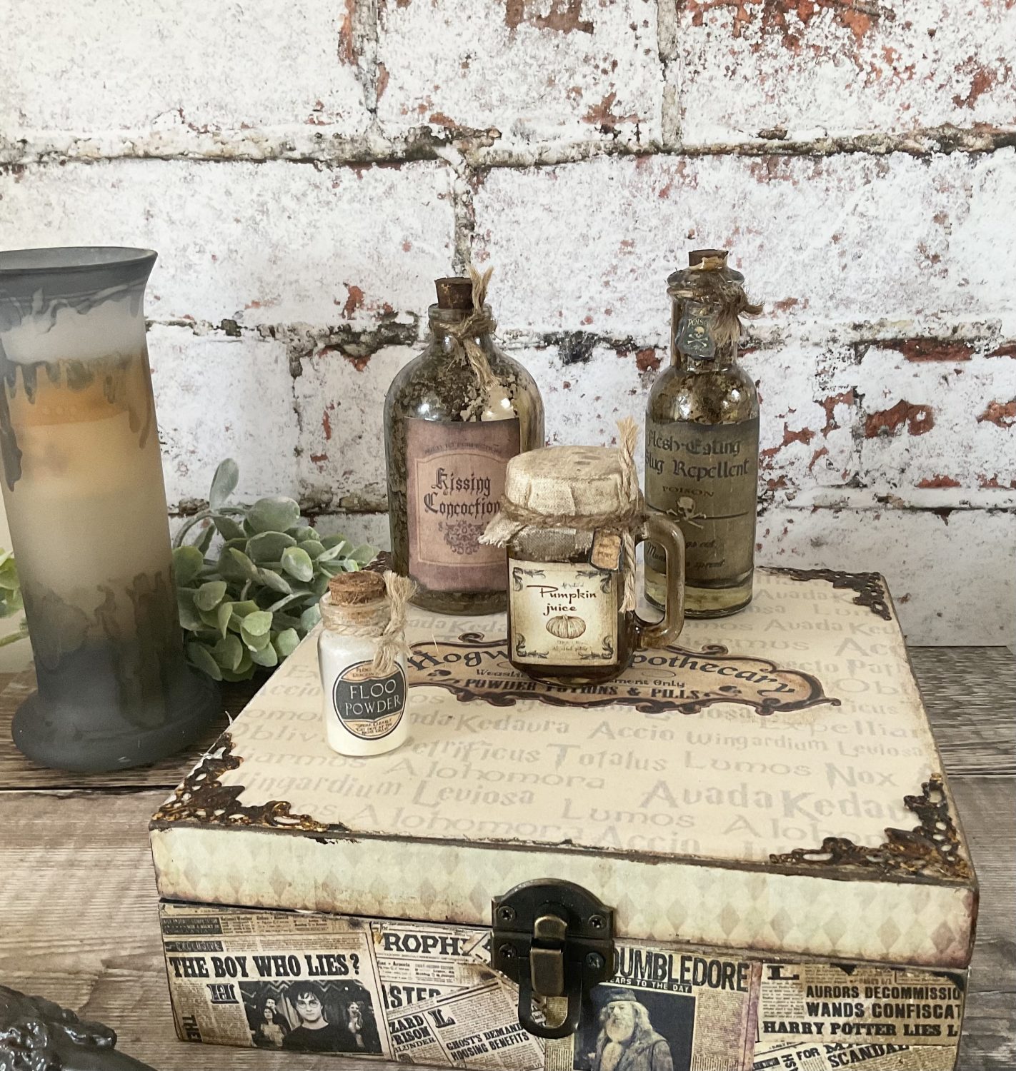 Collectable Harry Potter Memorabilia, Apothecary Box with Potion Bottles Collectable Harry Potter Memorabilia, Apothecary Box with Potion Bottles