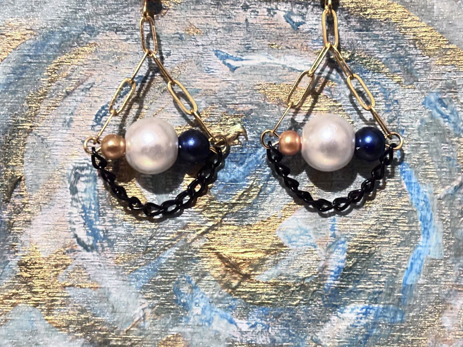 LUNARELLE - Waxing Gibbous Moon - Earrings LUNARELLE - Waxing Gibbous Moon - Earrings