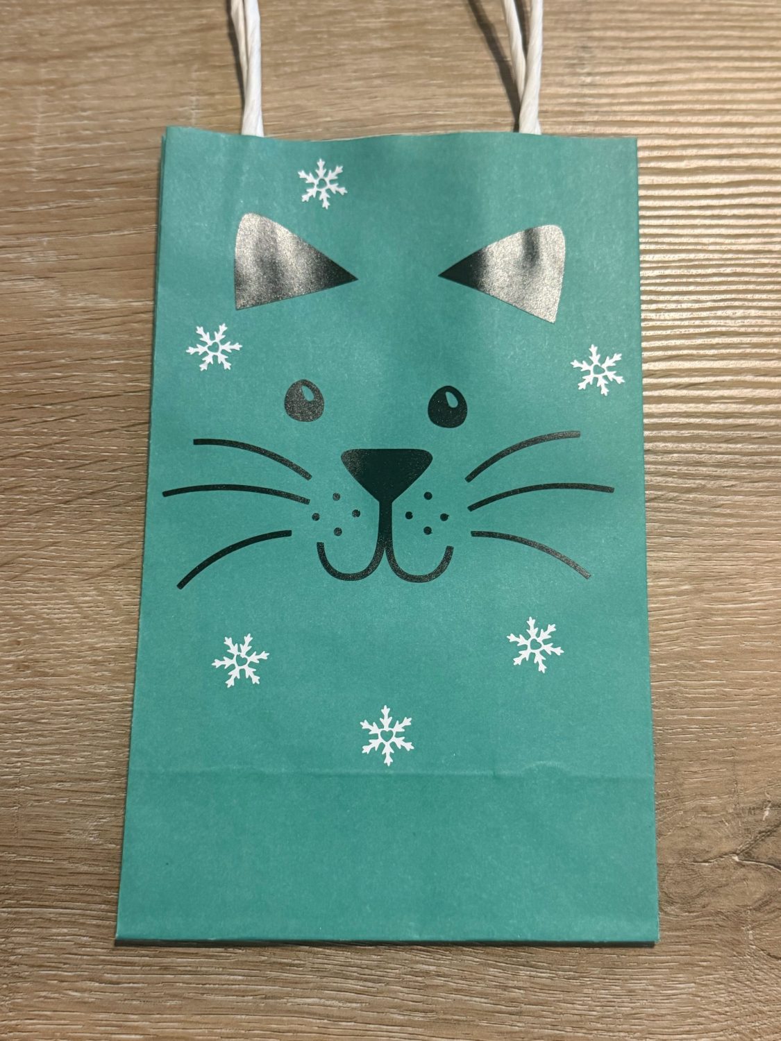 A Merry Cat-mas Gift Set – Cat-Themed Christmas Card, Gift Bag & Decoration A Merry Cat-mas Gift Set – Cat-Themed Christmas Card, Gift Bag & Decoration