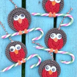 1 x Crochet Robin (candy canes NOT included, add your own) Christmas Tree Decoration Handmade Cornish Nature Gifts
