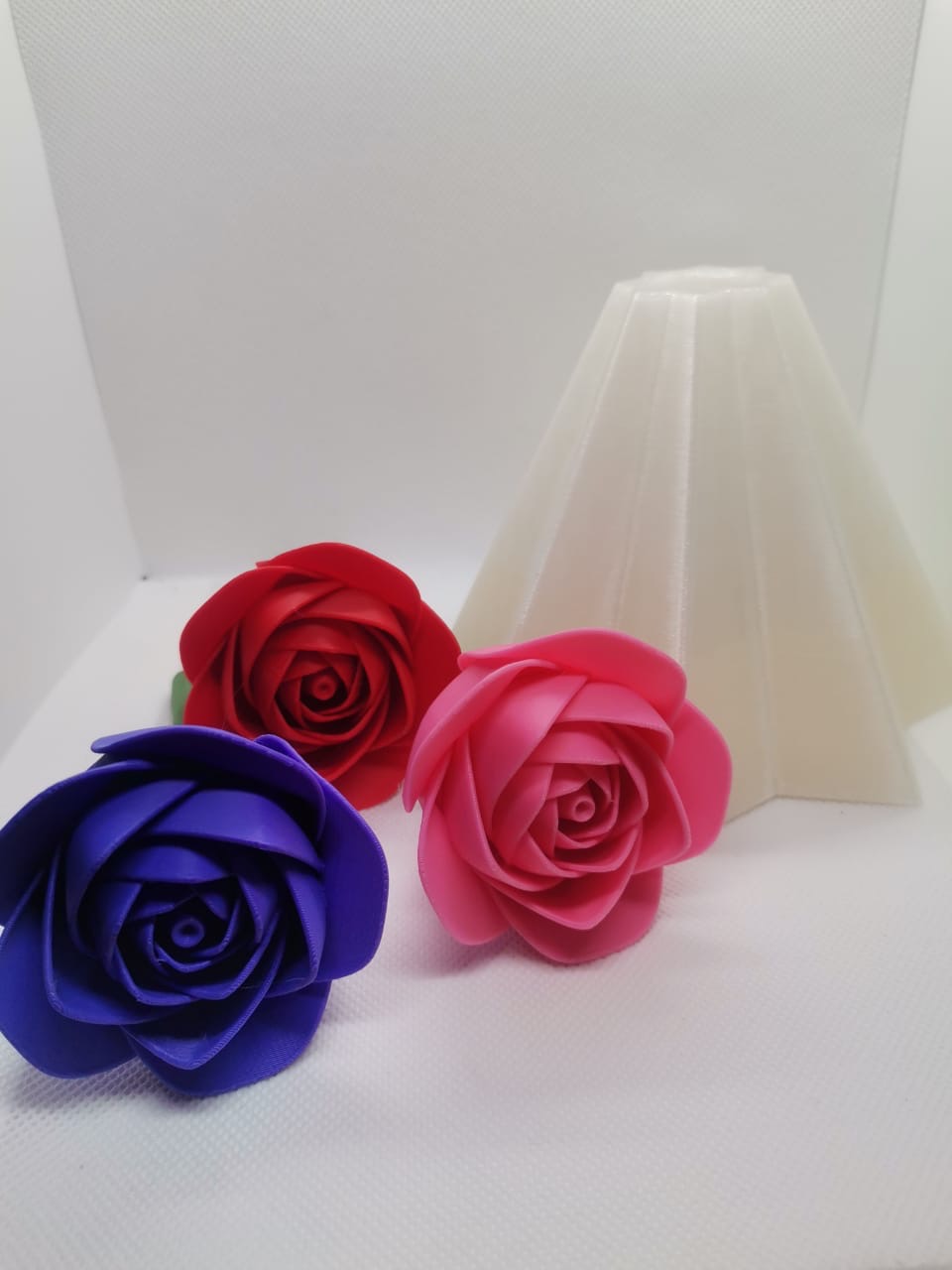 Luxury Forever Rose display with glow in the dark vase Luxury Forever Rose display with glow in the dark vase