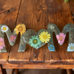 Mum Free Standing Resin Ornament. Mum
