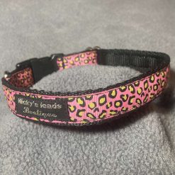 Pink leopard print collar