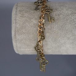 gold plated key charm bracelet 6 inches