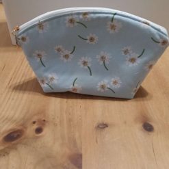 Pretty Zip Pouch - Daisies