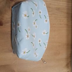 Pretty Zip Pouch - Daisies 1