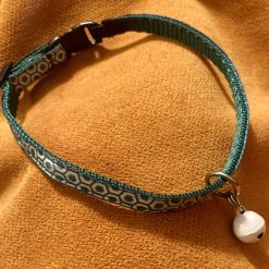 Purple spotty cat collar