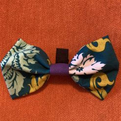 Dog bow on elastic