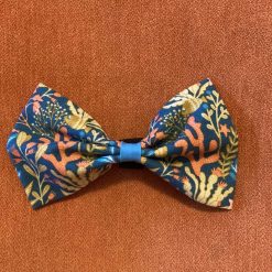 Dog bow on elastic