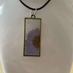 Flower pendant with a beautiful glitter effect