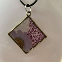 Flower pendant with a beautiful glitter effect