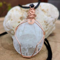 Wire wrapped pendant - Quartz in copper