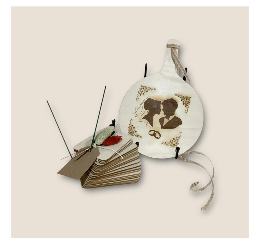 Wedding guests stand/wooden note Wedding guests stand/wooden note