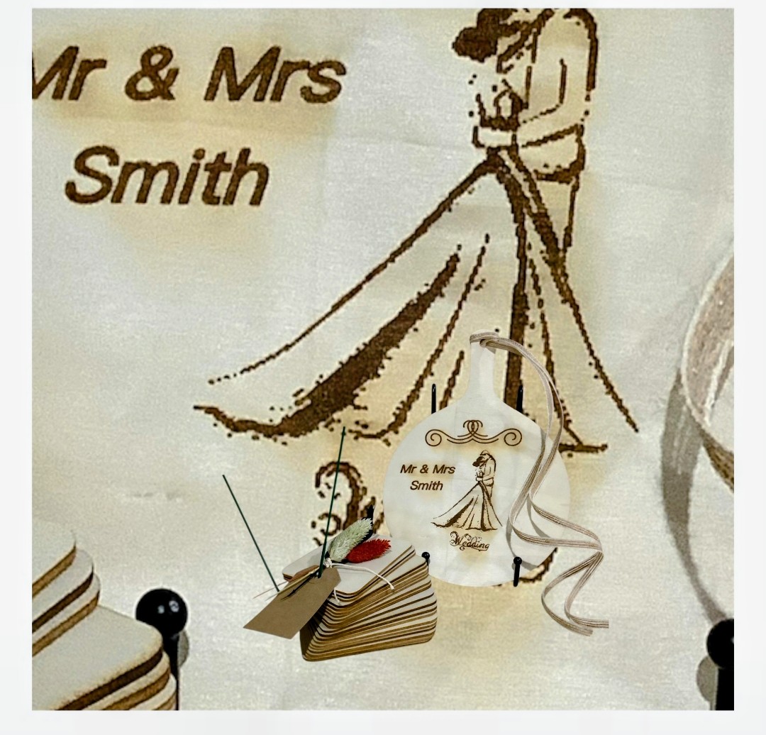 Wedding guests stand/wooden note Wedding guests stand/wooden note