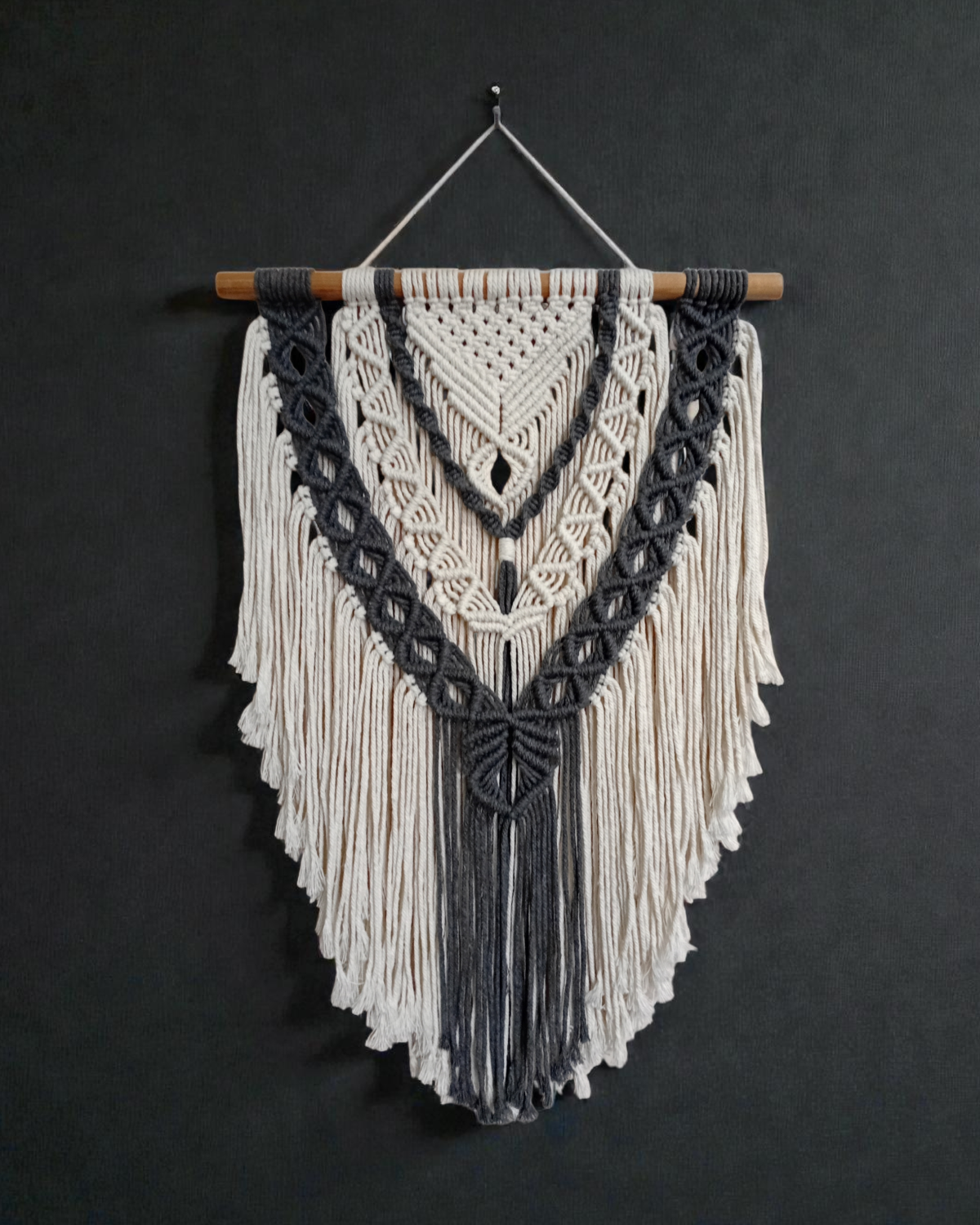 20260205_112940 Macrame wall hanging (beige and gray) 1