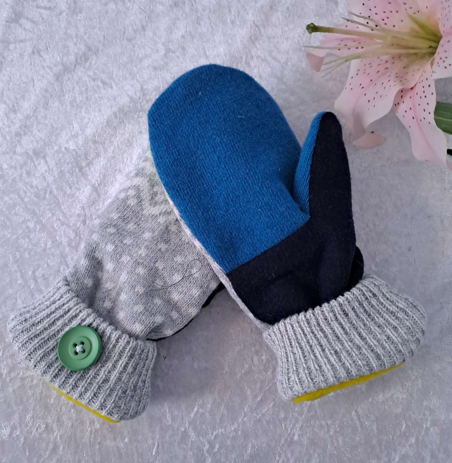 Grey Argyle Handmade Upcycled SWEATER MITTENS MITTS (SM154) Grey Argyle Handmade Upcycled SWEATER MITTENS MITTS (SM154)