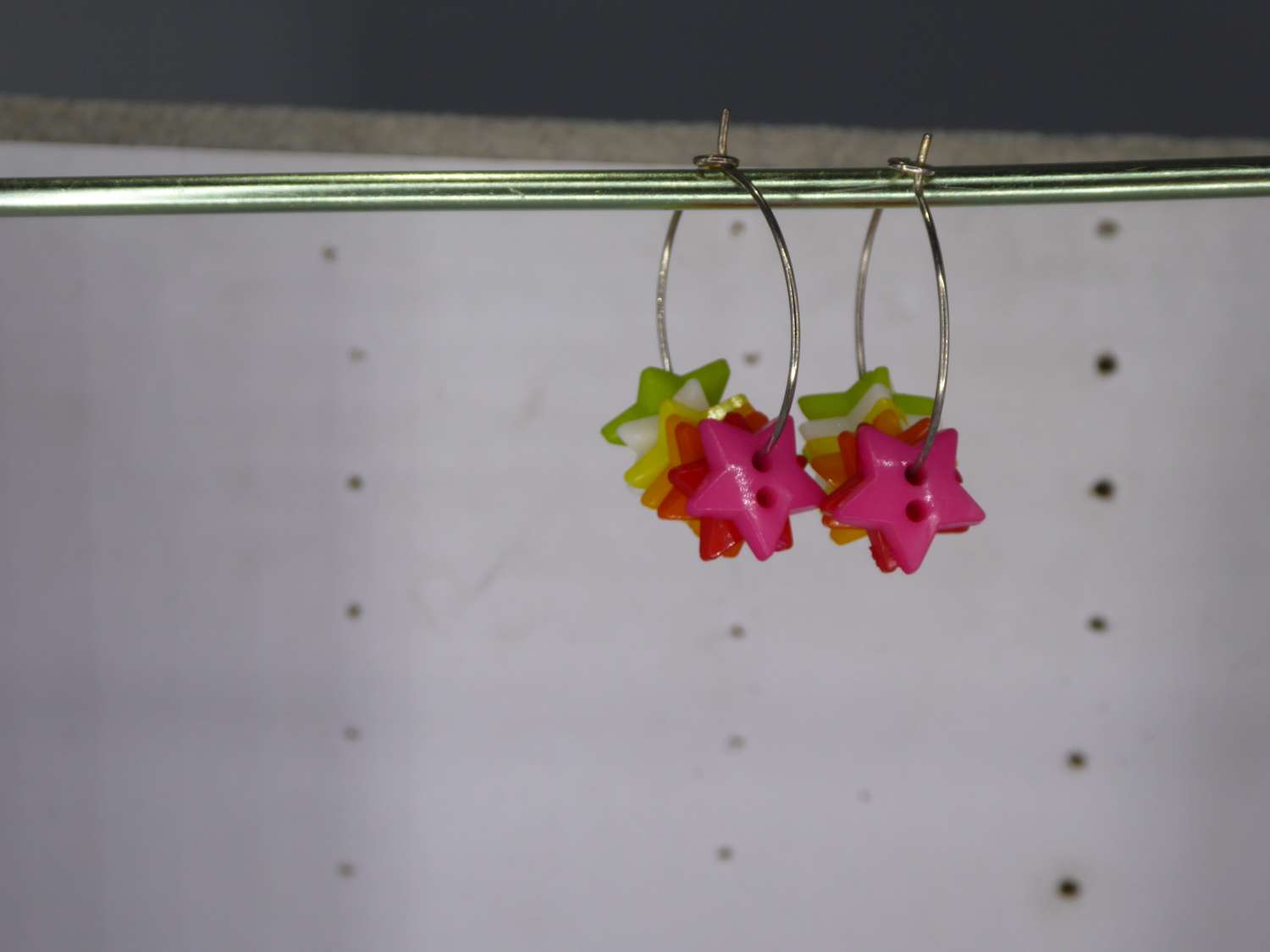 silver-plated hoop earrings with multiple acrylic star. 28 mm silver-plated hoop earrings with multiple acrylic star. 28 mm
