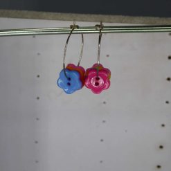 silver-plated hoop earrings with multiple acrylic flowers. 28 mm