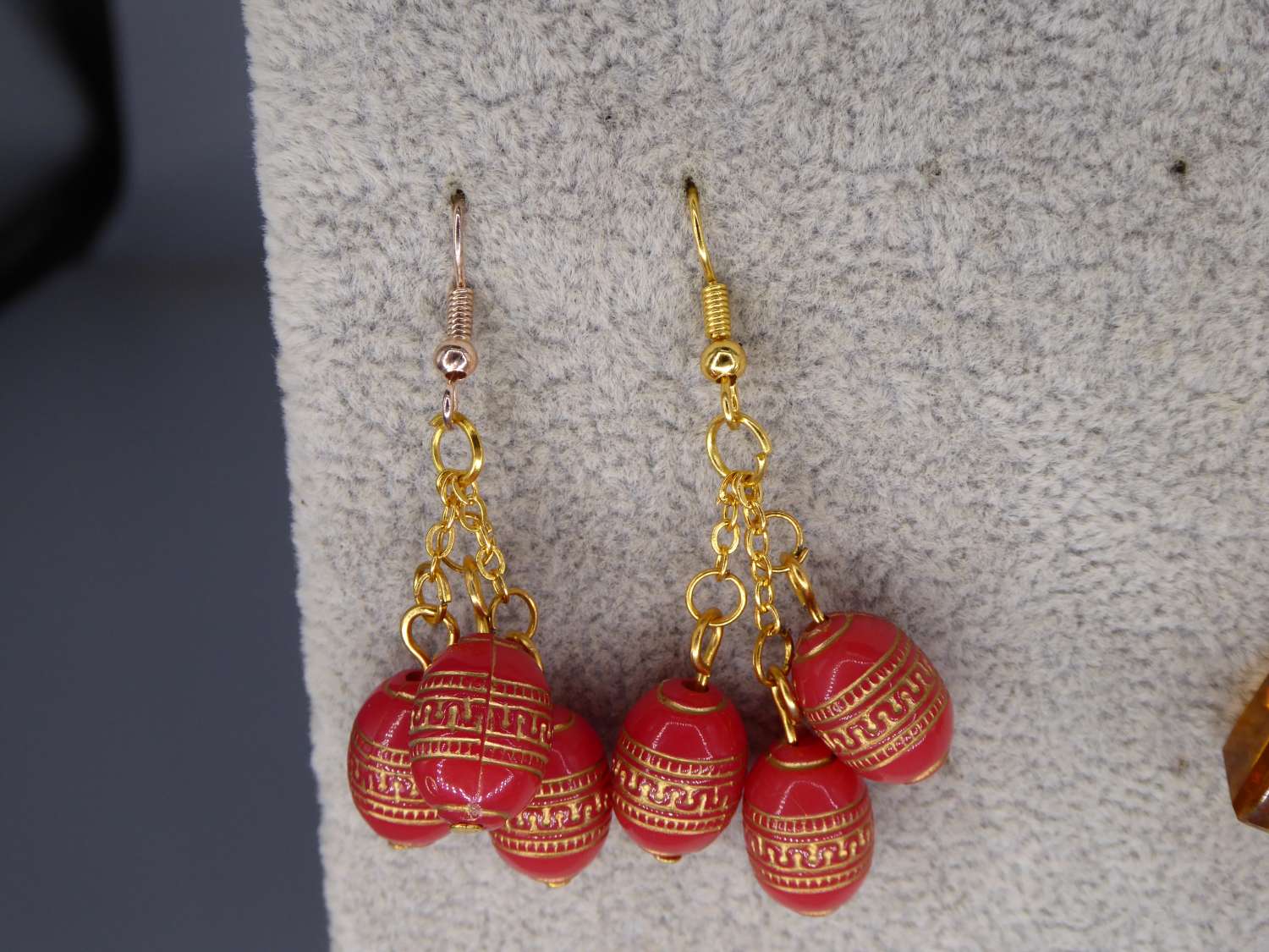 red Barrel Acrylic Beaded earrings . length 20mm width 31mm red Barrel Acrylic Beaded earrings . length 20mm width 31mm