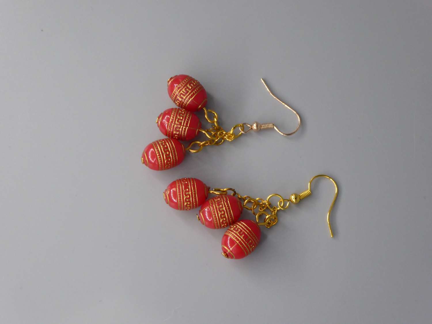 red Barrel Acrylic Beaded earrings . length 20mm width 31mm red Barrel Acrylic Beaded earrings . length 20mm width 31mm