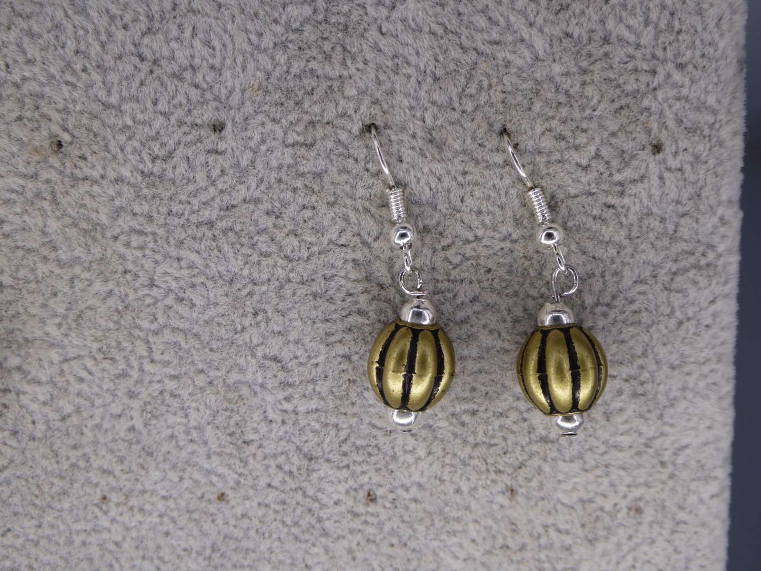 gold beaded earrings. length 16mm width 9mm gold beaded earrings. length 16mm width 9mm