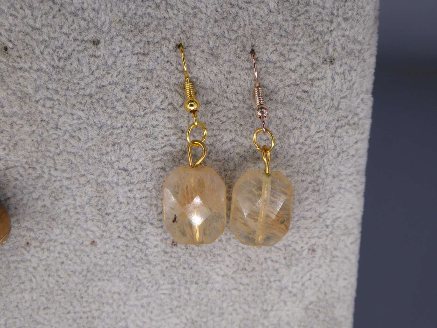 quartz drop earrings. length 23mm width 14mm quartz drop earrings. length 23mm width 14mm